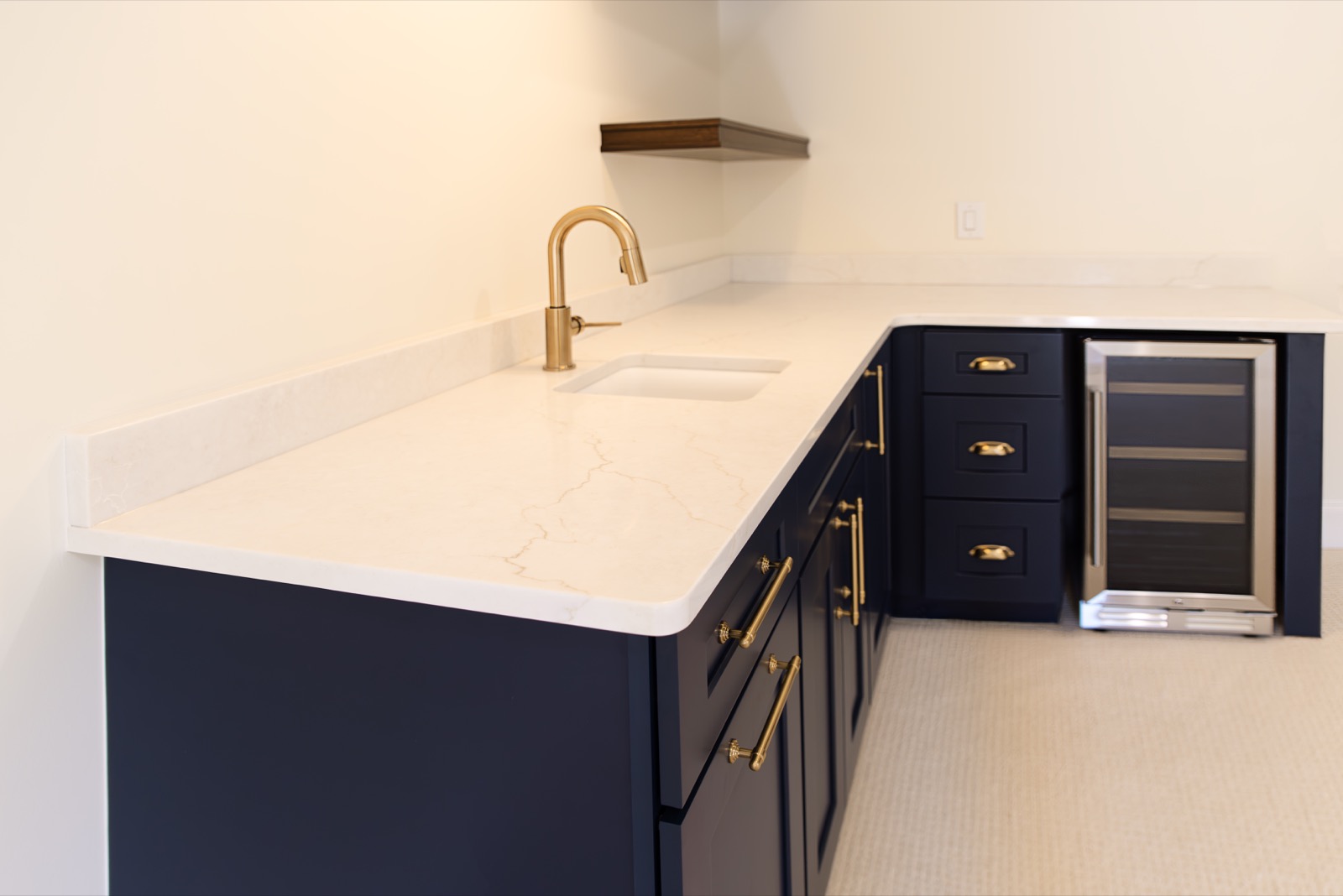 Bar countertop in Calacatta Miraggio Cove quartz