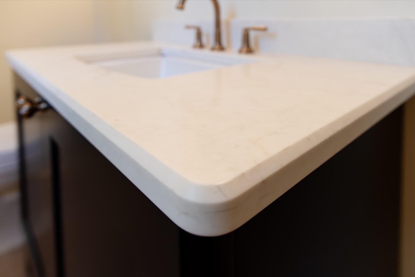 Bathroom vanity detail in Calacatta Miraggio Cove quartz