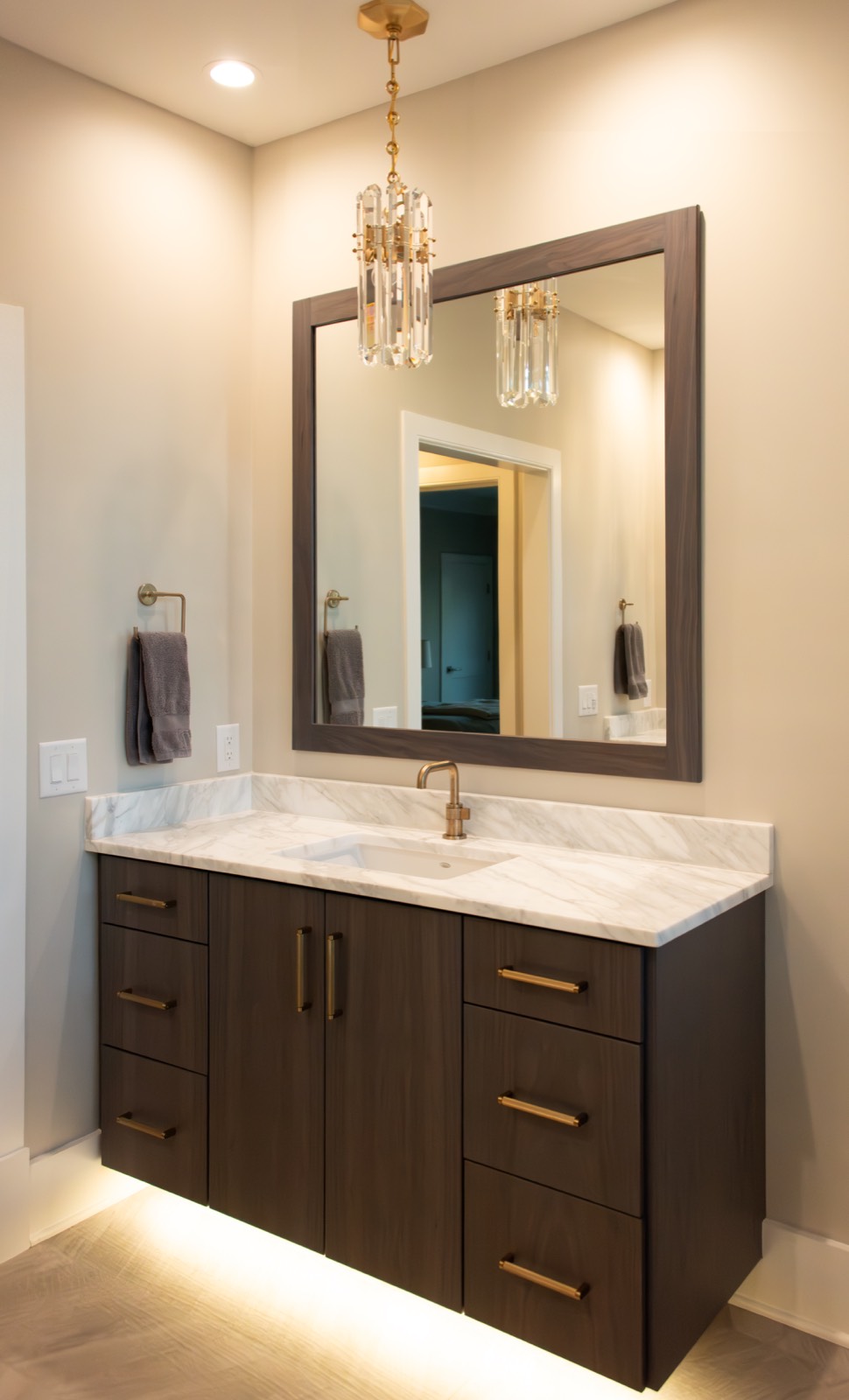 Bathroom vanity in Calacatta Gold marble