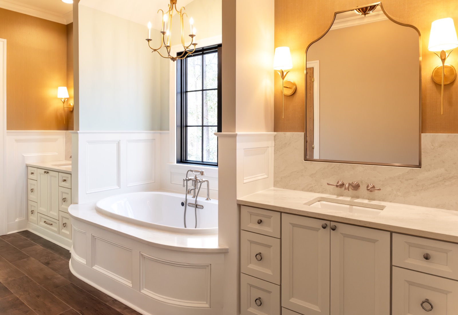 Bathroom vanity in Madreperola quartz