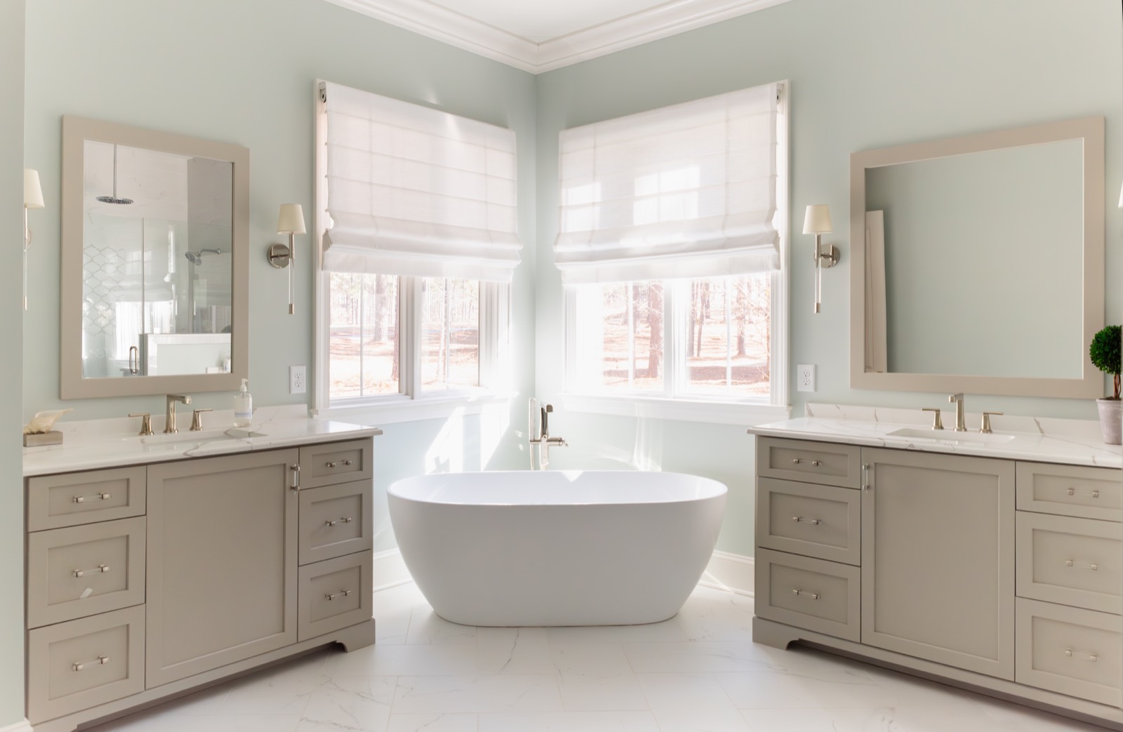 Bathroom vanity in White Laza quartz
