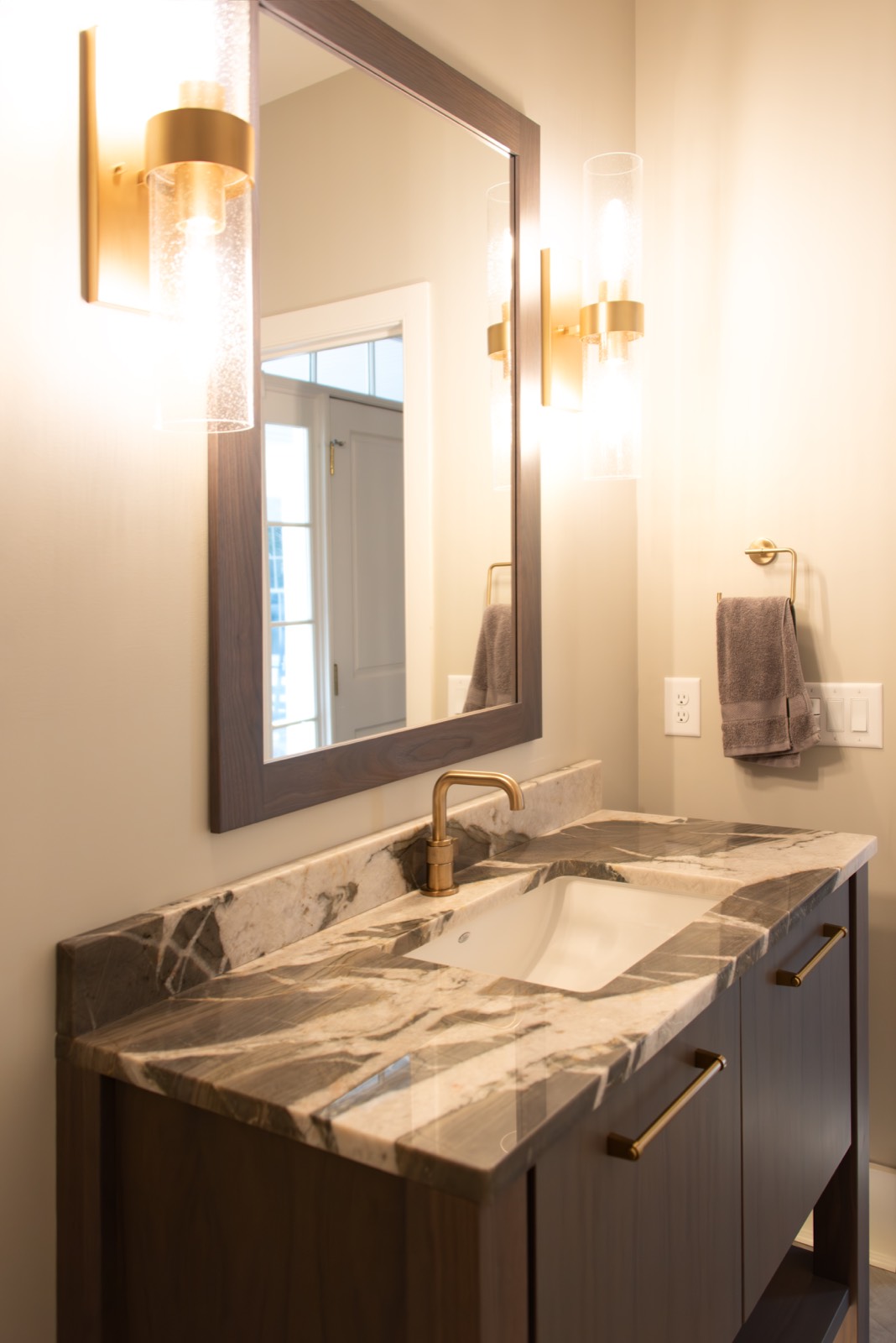 Quartzite vanity detail