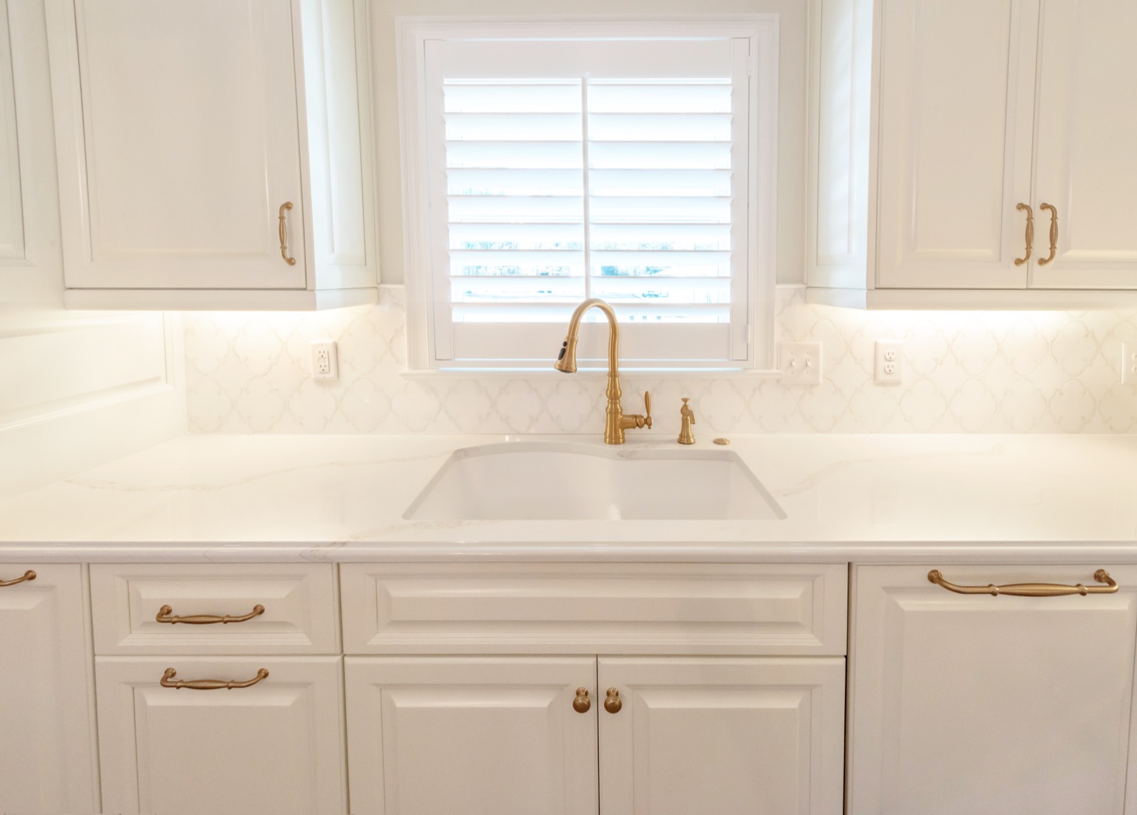 Kitchen countertops in Calacatta Gold quartz