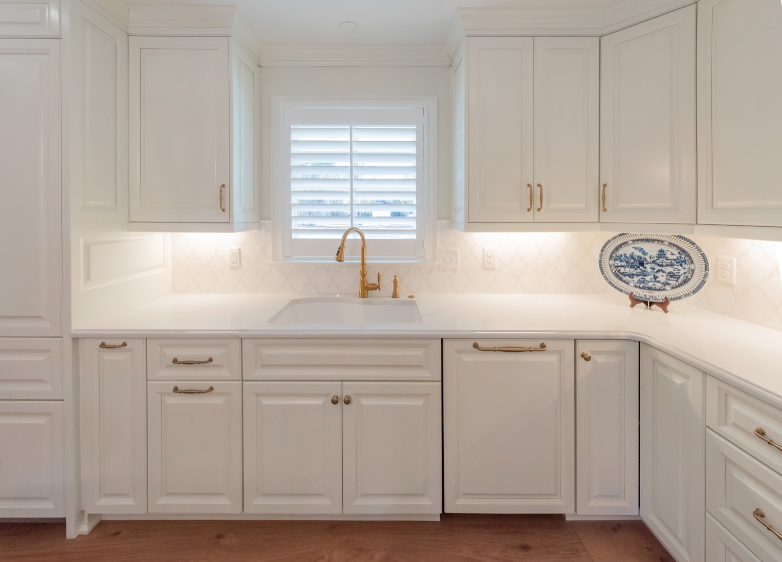 Kitchen countertops in Calacatta Gold quartz