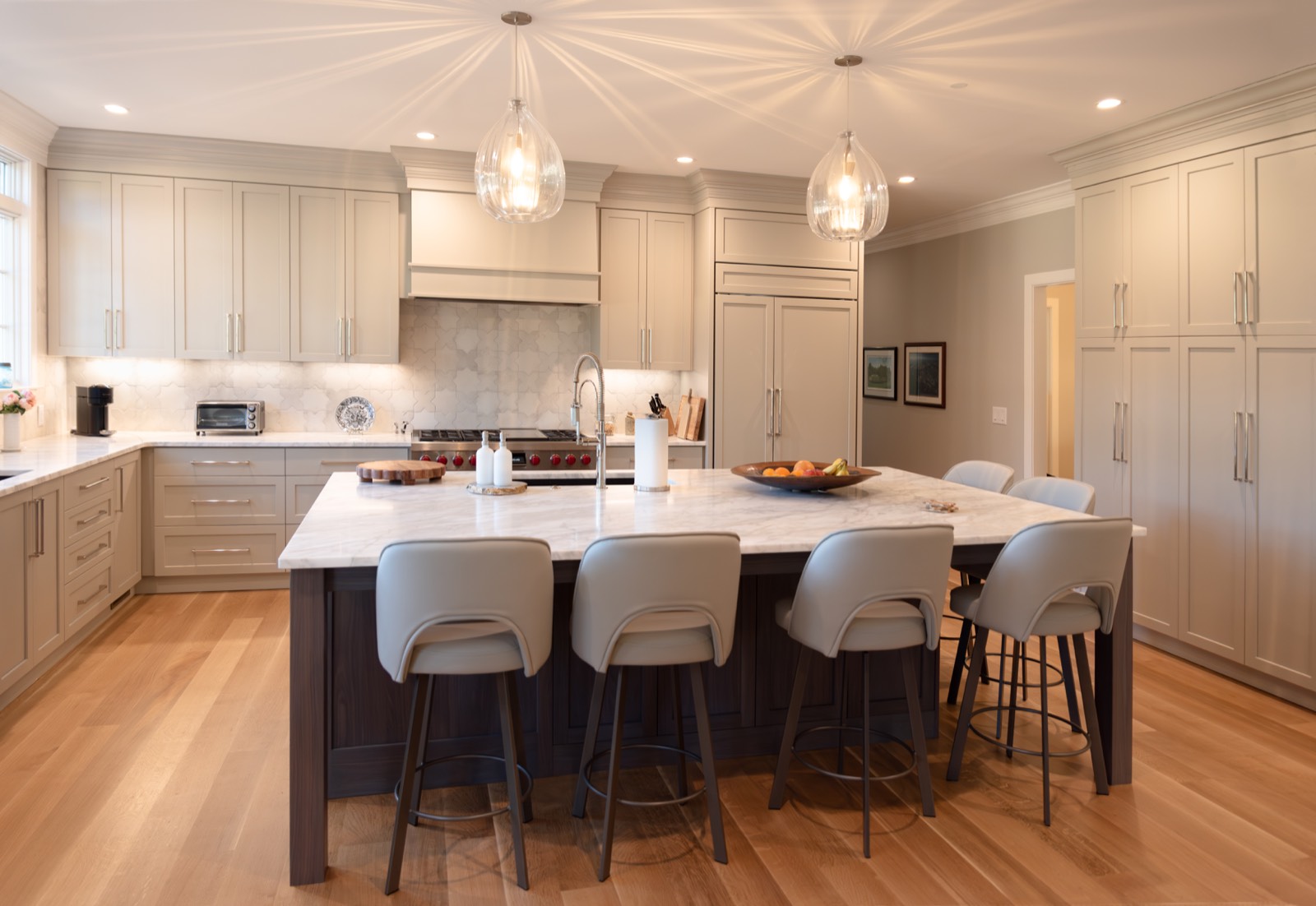 Kitchen island in Calacatta Crema marble