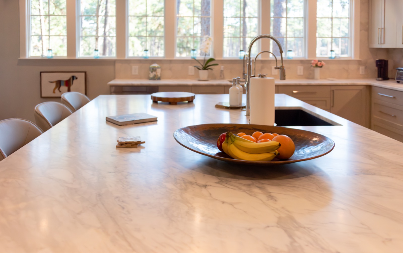 Kitchen island in Calacatta Crema marble