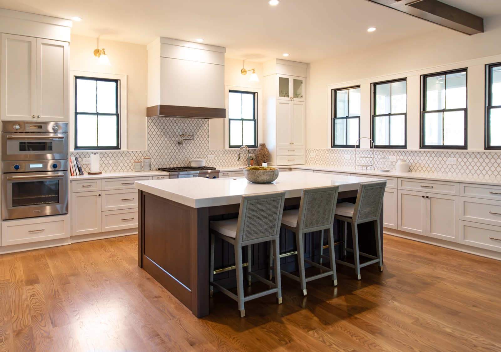 Kitchen island in Gold quartz